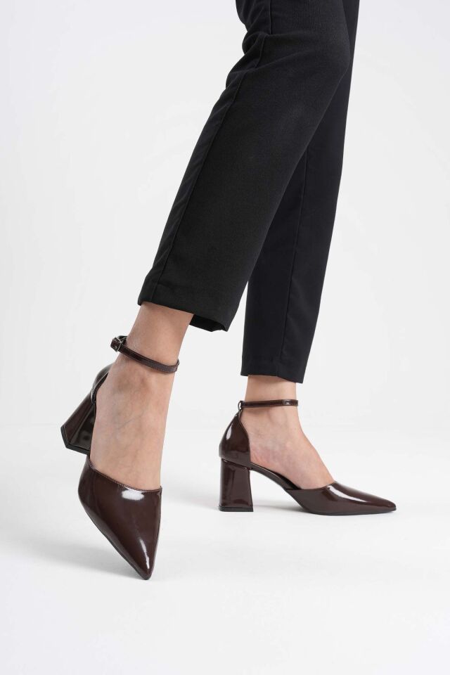 Acı Kahve Rugan Kadın Topuklu Ayakkabı TR08MS11C