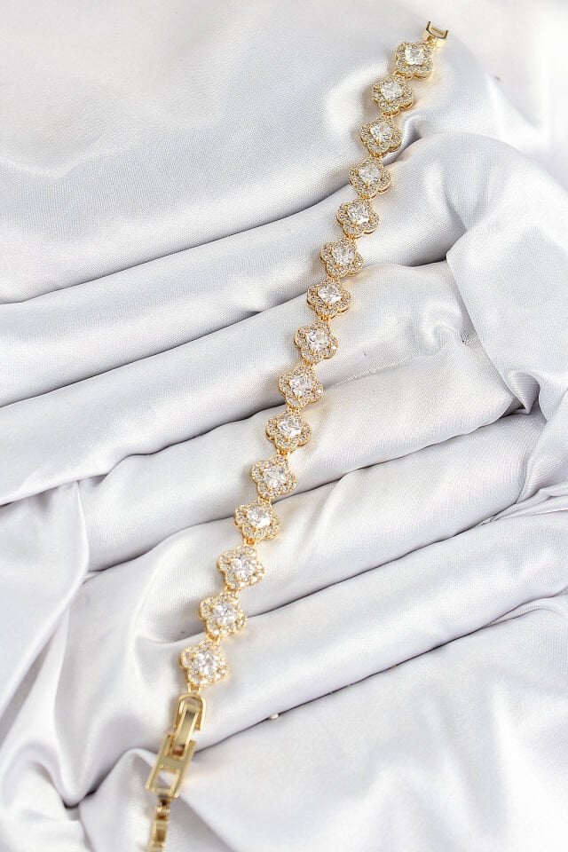 Pirinç Zirkon Taşlı Yonca Baget Model Gold Renk VIP Seri Kadın Bileklik