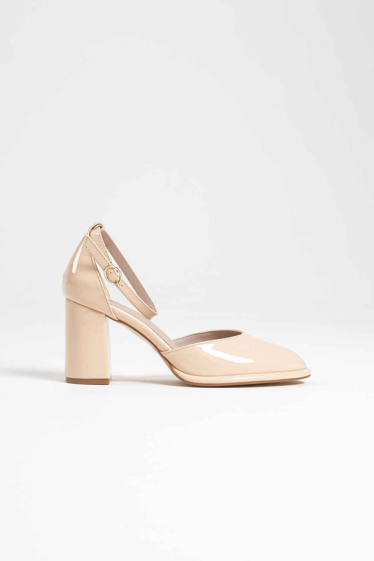 Açık Sarı Rugan Kadın Topuklu Ayakkabı TR18MS04B