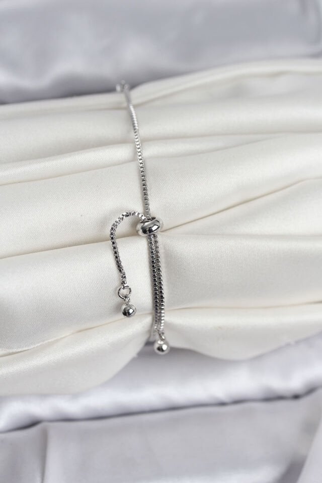 Gümüş Renk Yonca Model Zirkon Taşlı Asansörlü Kadın Bileklik