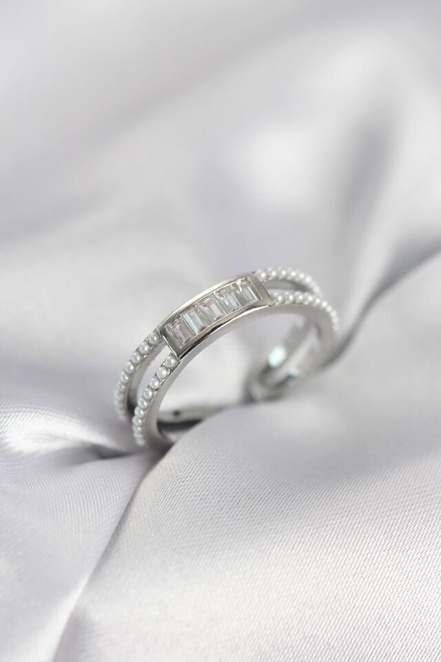 Baget Zirkon Taşlı Gümüş Renk İncili Kadın Yüzük