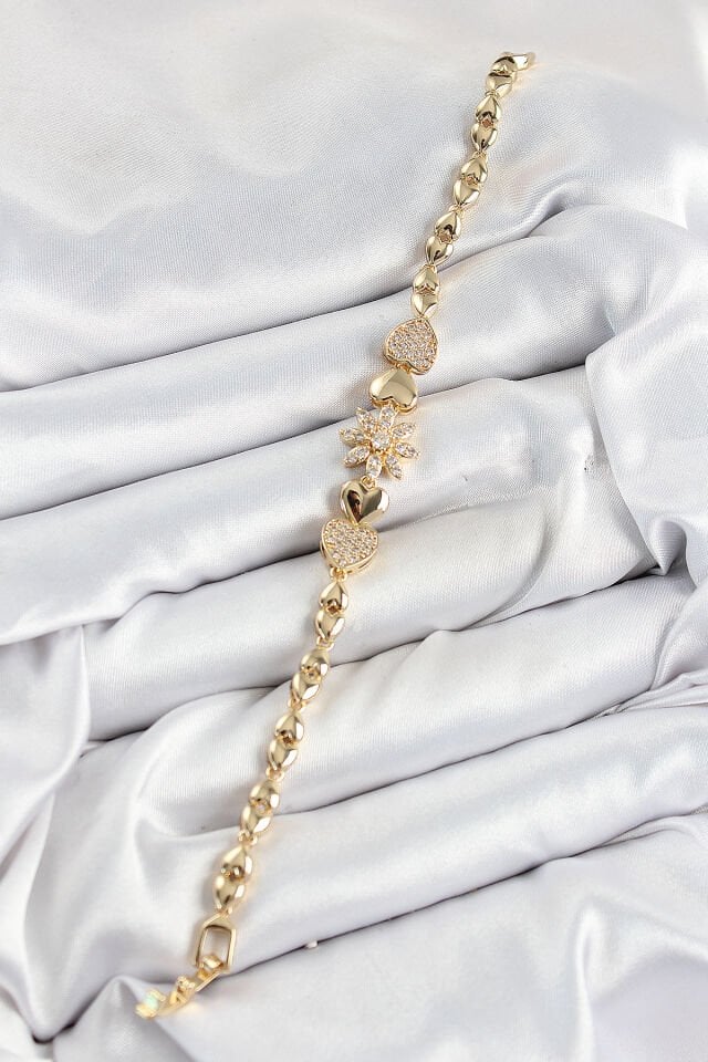 Pirinç Zirkon Taşlı Kalp Detaylı Çiçek Model Gold Renk Kadın Bileklik