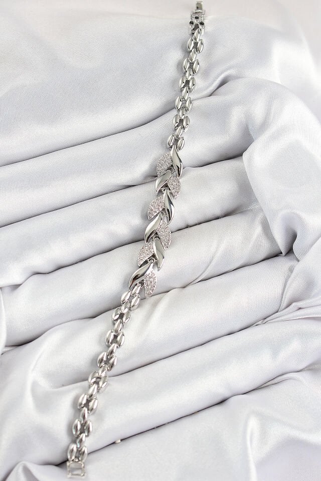 Pirinç Zirkon Taşlı Balık Kuyruğu Model Gümüş Renk Kadın Bileklik