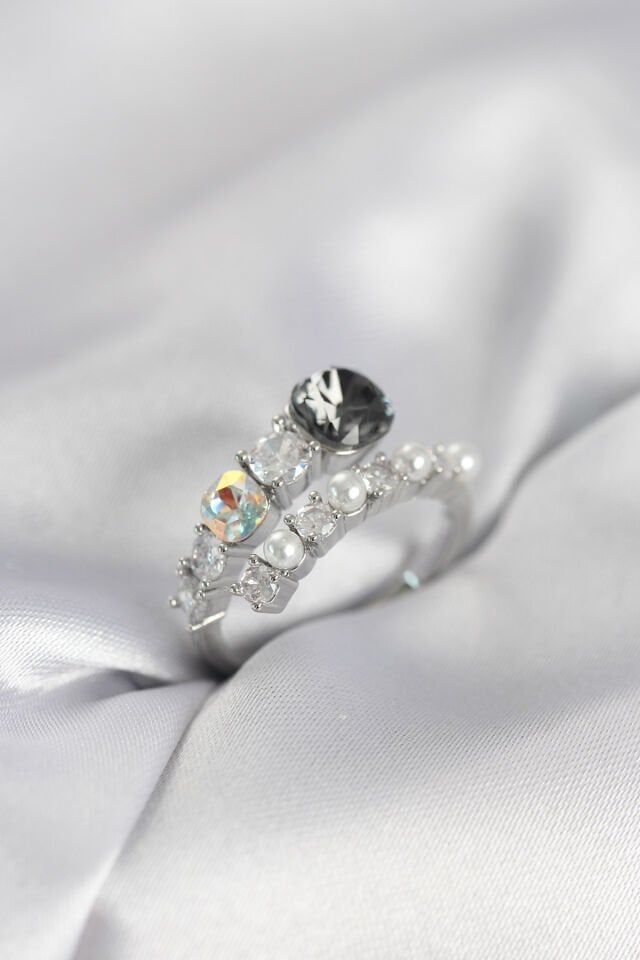 Gümüş Renk Pirinç Zirkon Taşlı İncili Kadın Yüzük