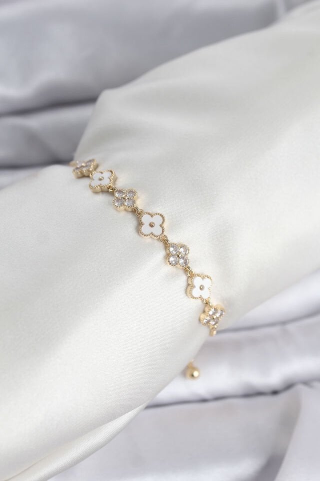 Gold Renk Zirkon Taşlı Sıralı Yonca Model Asansörlü Kadın Bileklik