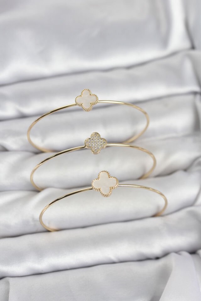 Gold Renk Yonca Model Zirkon Taşlı 3'lü Kadın Bileklik Kombini