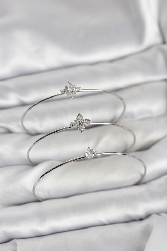 Zirkon Taşlı Gümüş Renk Yonca Model 3'lü Kadın Bileklik Kombini