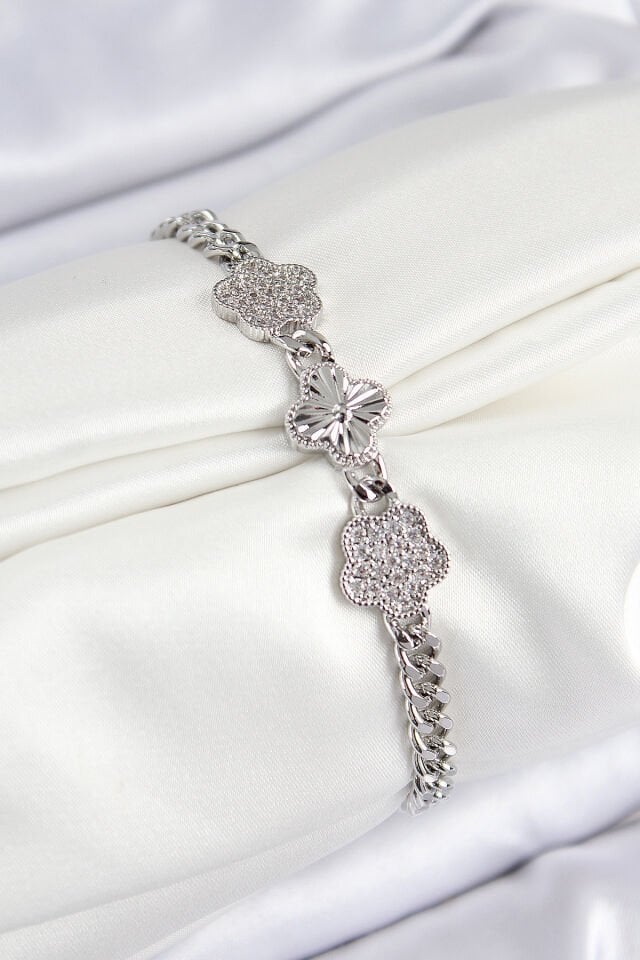 Pirinç Zirkon Taşlı Yonca Model Gümüş Renk Kadın Bileklik