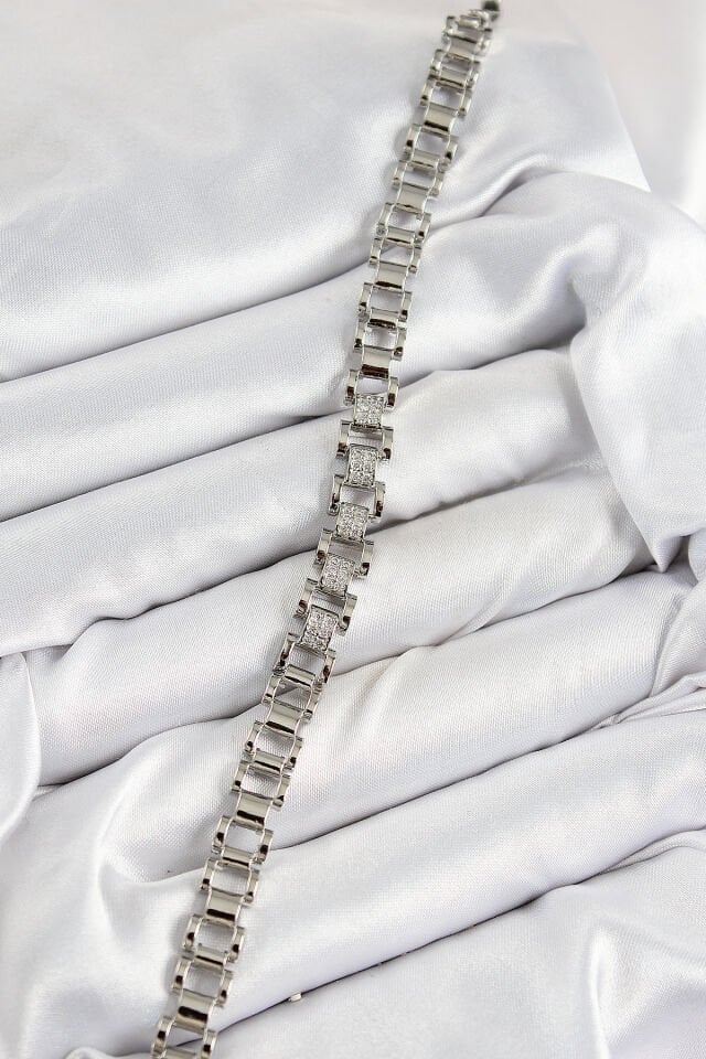 Pirinç Zirkon Taşlı Parçalı Model Gümüş Renk Kadın Bileklik