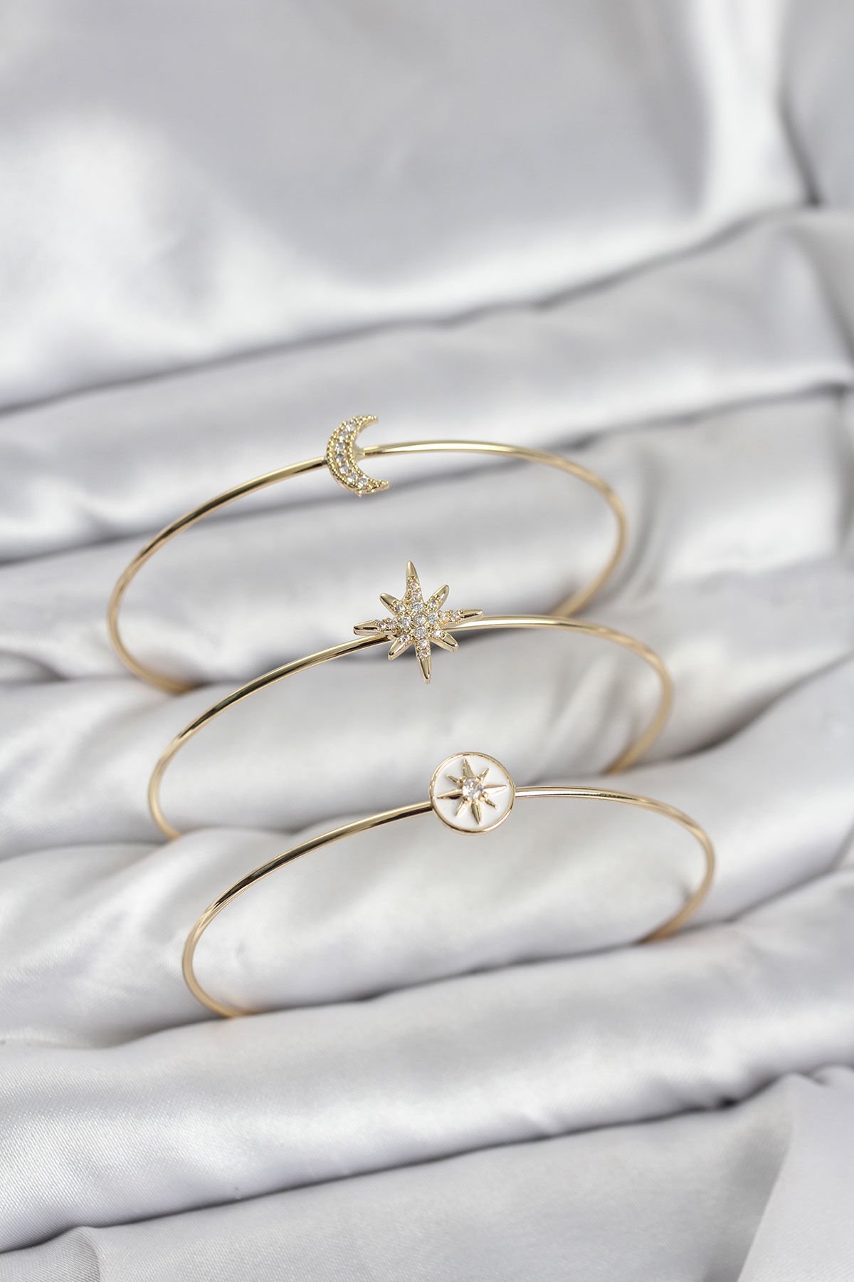 Gold Renk Zirkon Taşlı Kutup Yıldızı Model 3'lü Kadın Bileklik Kombini