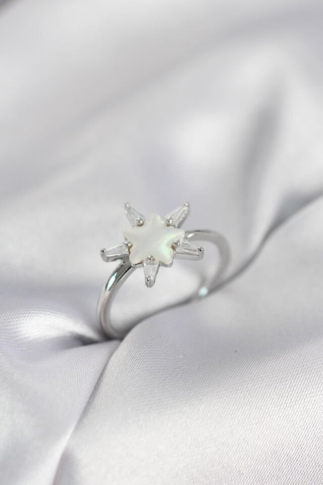 Gümüş Renk Yıldız Model Sedefli Zirkon Taşlı Kadın Yüzük