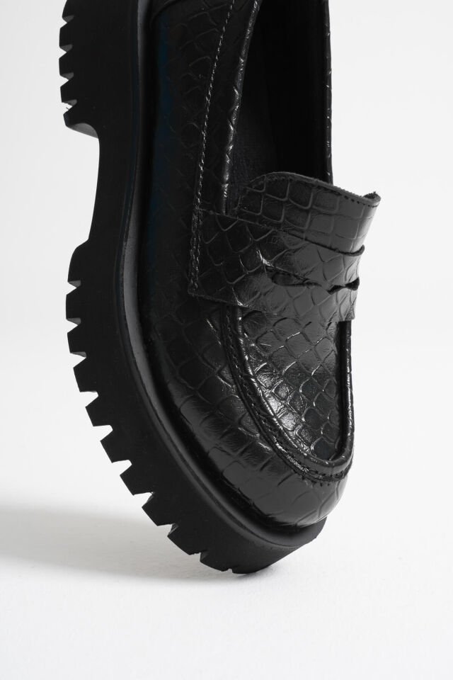 Kadın Günlük Siyah Kroko Loafer Ayakkabı TR10MS02G