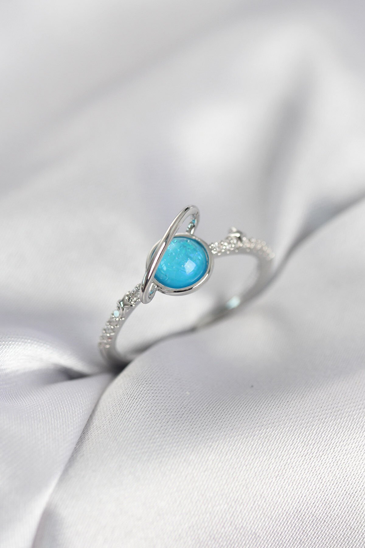 Gümüş Renk Zirkon Taşlı Satürn Model Kadın Yüzük