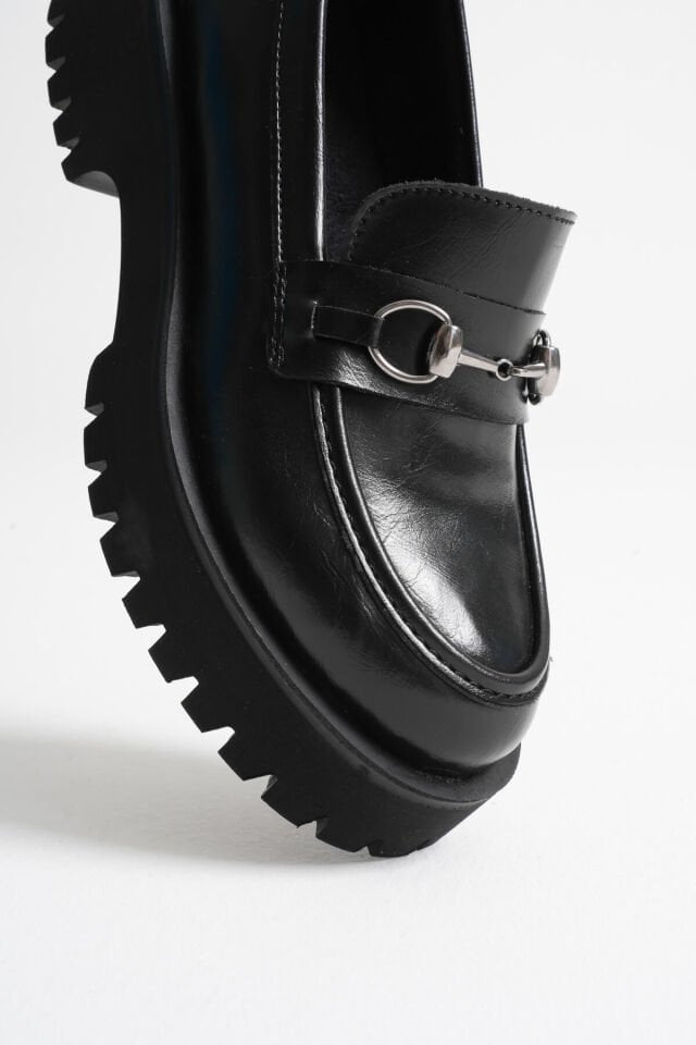 Toka Detaylı Siyah Günlük Loafer Ayakkabı TR10MS04A