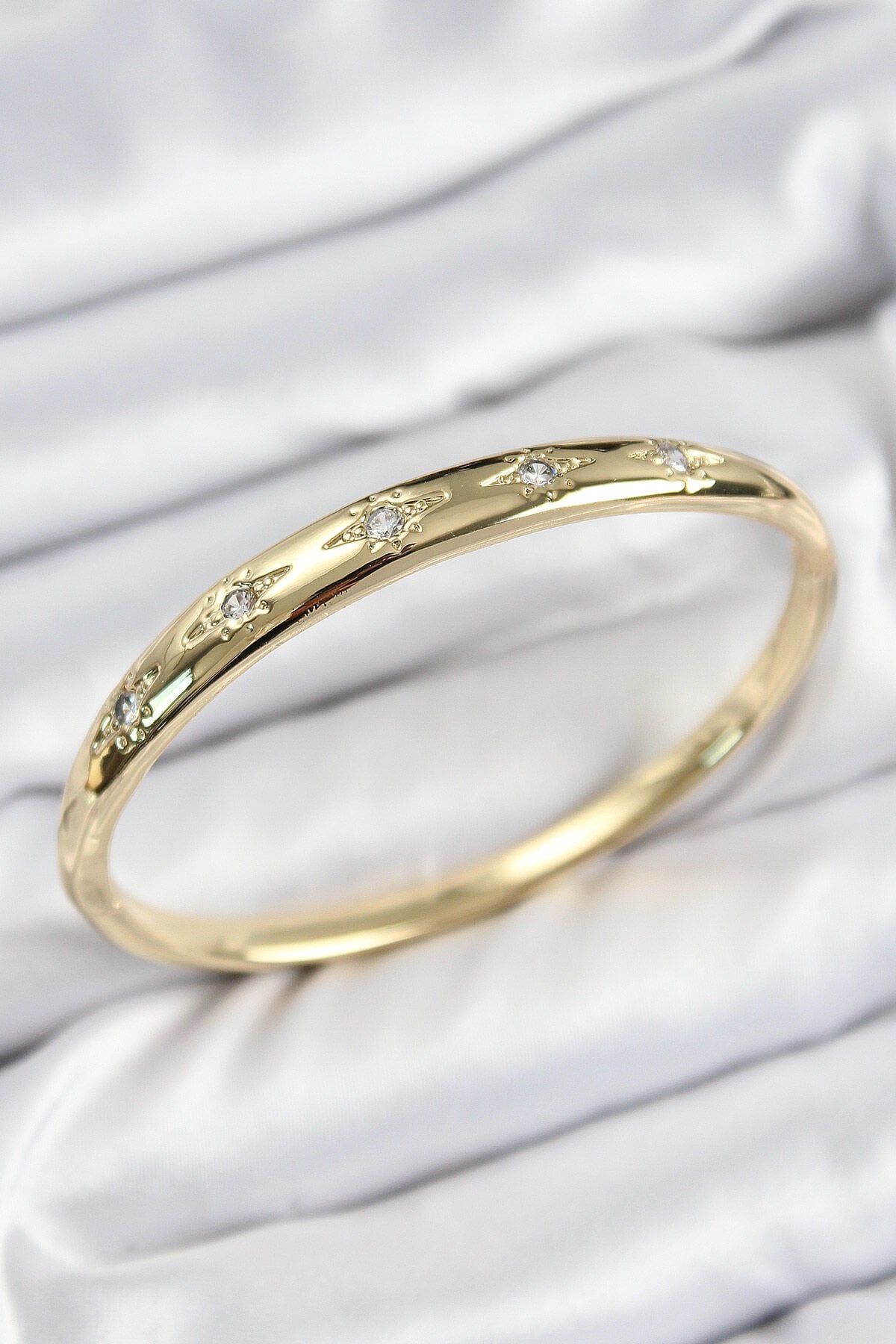 Pirinç Zirkon Taşlı Kutup Yıldızı Model Gold Renk Kadın Kelepçe