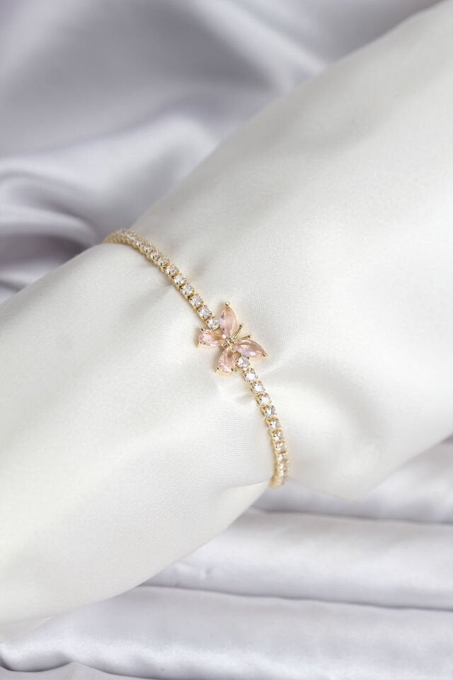 Kelebek Model Zirkon Taşlı Gold Renk Pirinç Su Yolu Kadın Bileklik