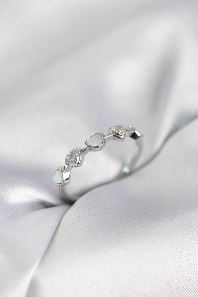 Gümüş Renk Minimal Kalp Model Zirkon Taşlı Pirinç Kadın Yüzük