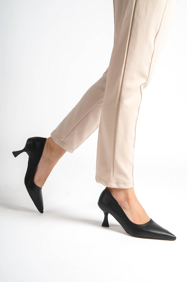 Kadın Siyah Topuklu Ayakkabı TR08MS03A