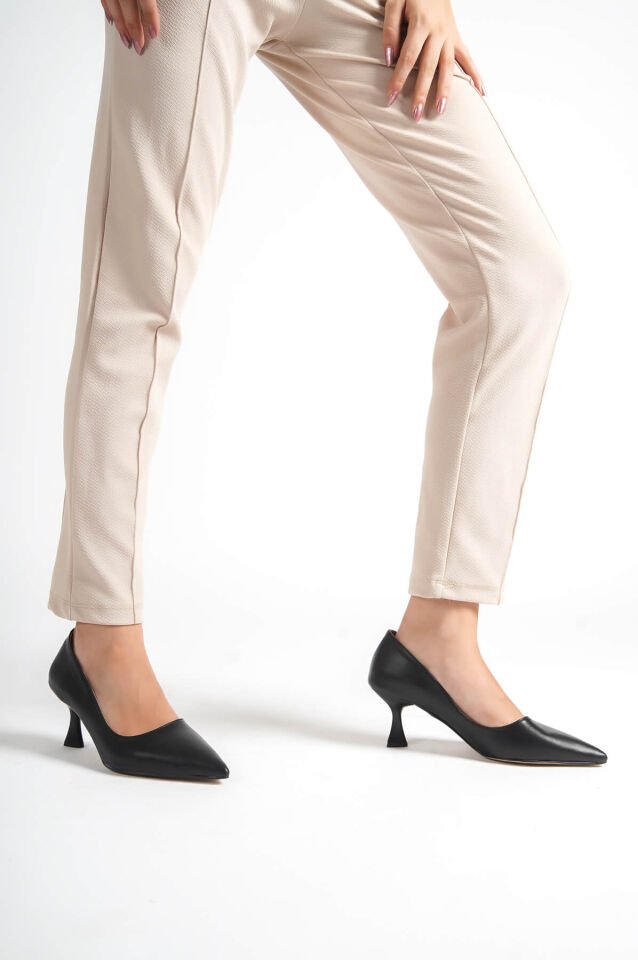 Kadın Siyah Topuklu Ayakkabı TR08MS03A