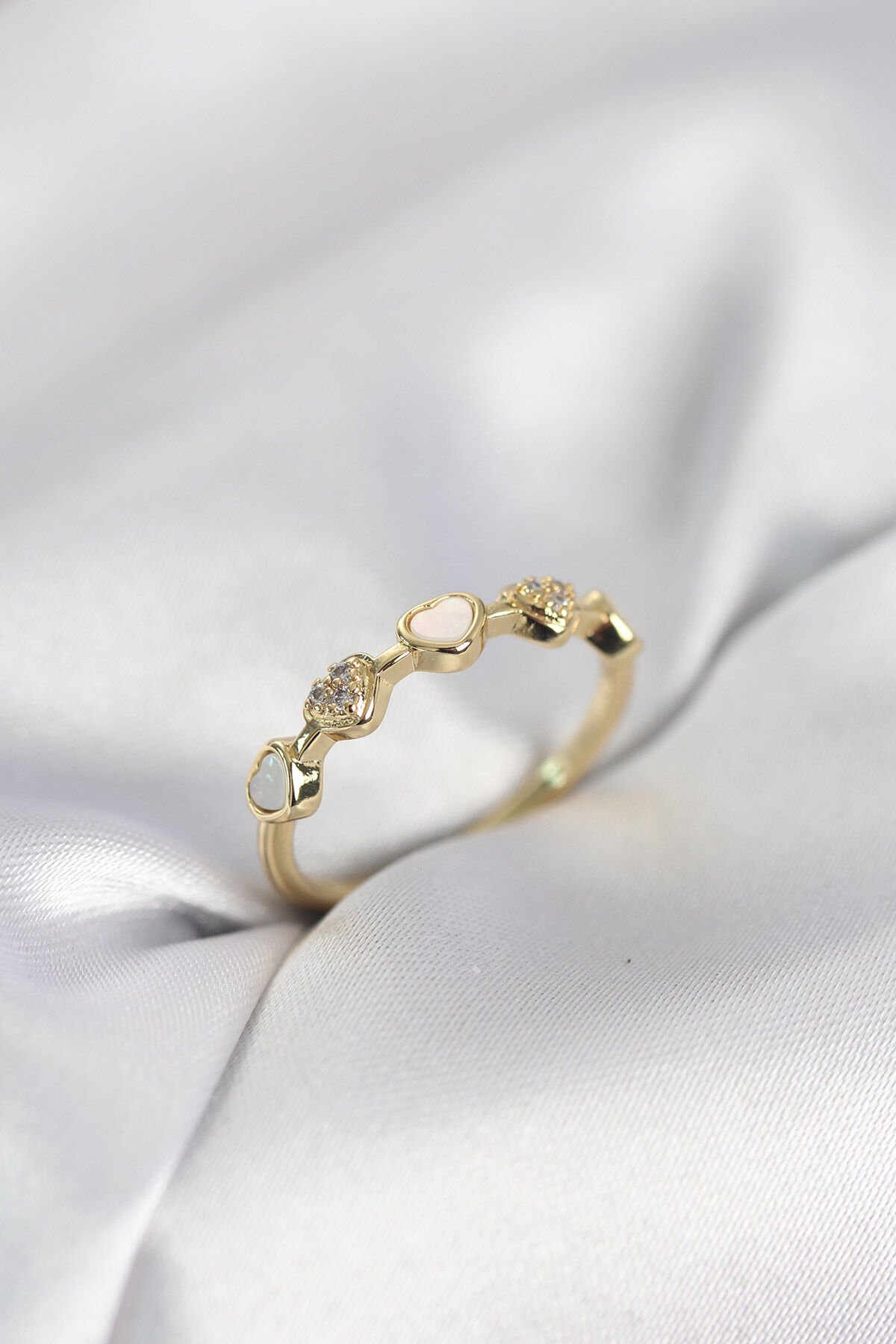 Gold Renk Minimal Kalp Model Zirkon Taşlı Pirinç Kadın Yüzük