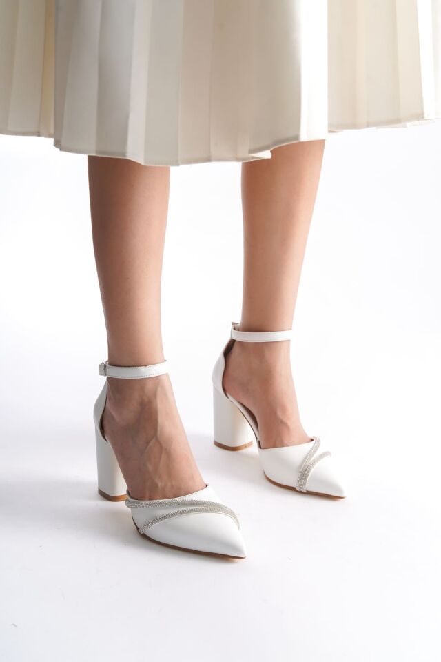 Kadın Beyaz Topuklu Ayakkabı TR08MS32B
