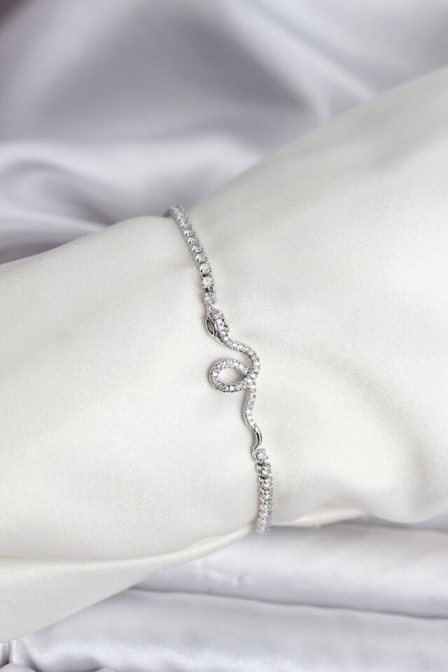 Yılan Model Zirkon Taşlı Gümüş Renk Pirinç Su Yolu Kadın Bileklik