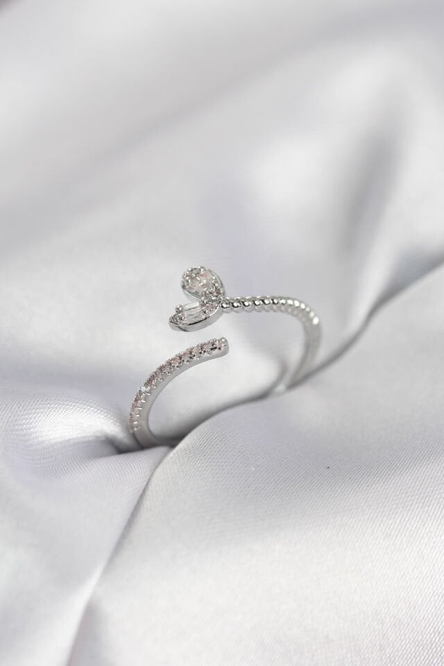 Gümüş Renk Pirinç Kuyruklu Kalp Model Kadın Yüzük