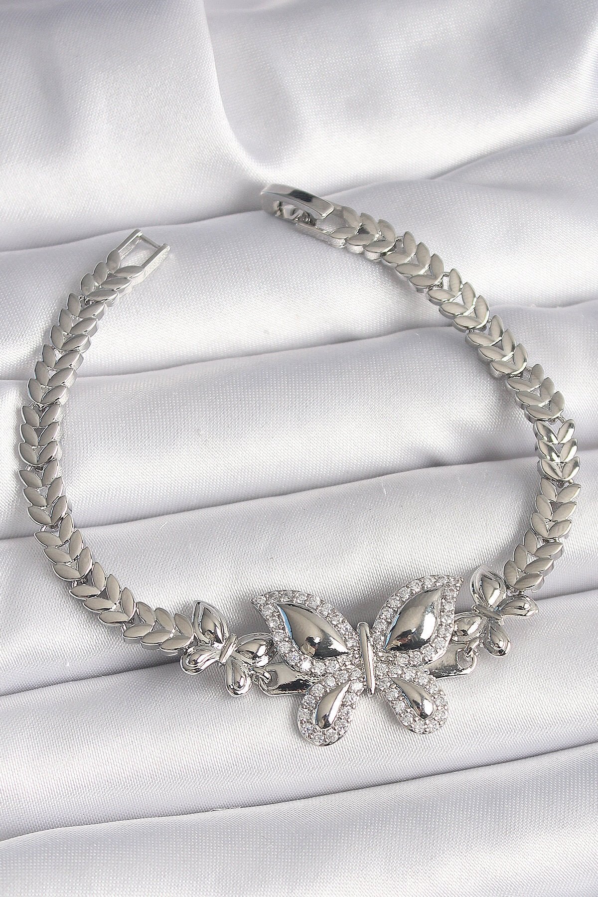 Pirinç Gümüş Renk Zirkon Taşlı Kelebek Model Kadın Bileklik