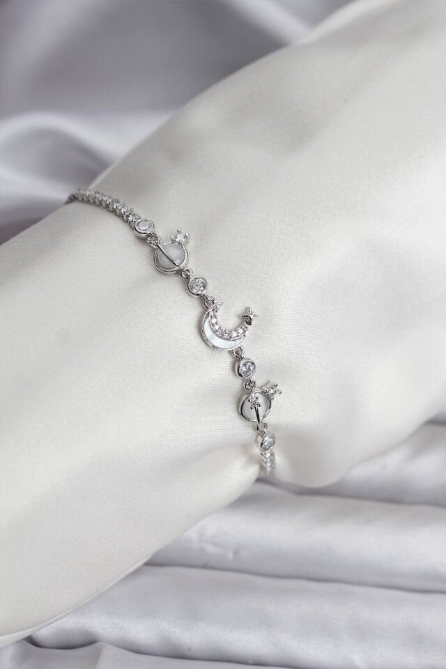 Charmlı Model Zirkon Taşlı Gümüş Renk Su Yolu Kadın Bileklik