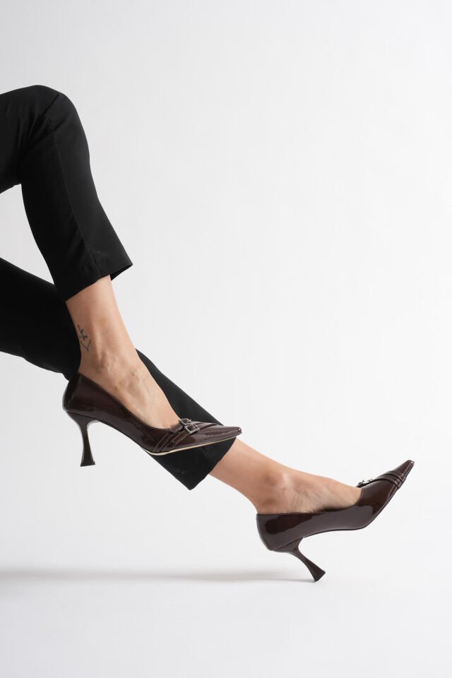 Kadın Acı Kahve Rugan Ayakkabı TR08MS25P