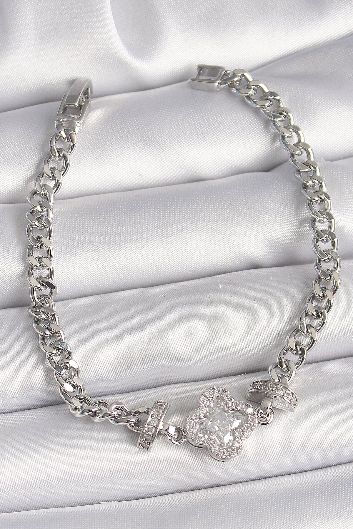 Pirinç Gümüş Renk Zirkon Taşlı Yonca Figür Zincir Model Kadın Bileklik