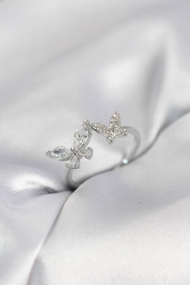 Kelebek Model Zirkon Taşlı Gümüş Renk Kadın Yüzük