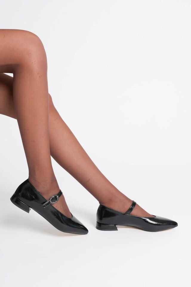 Kadın Siyah Günlük Kısa Topuklu Ayakkabı TR23MS01A