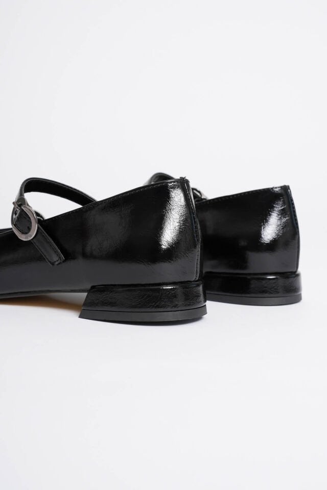 Kadın Siyah Günlük Kısa Topuklu Ayakkabı TR23MS01A