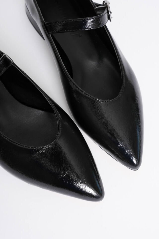 Kadın Siyah Günlük Kısa Topuklu Ayakkabı TR23MS01A