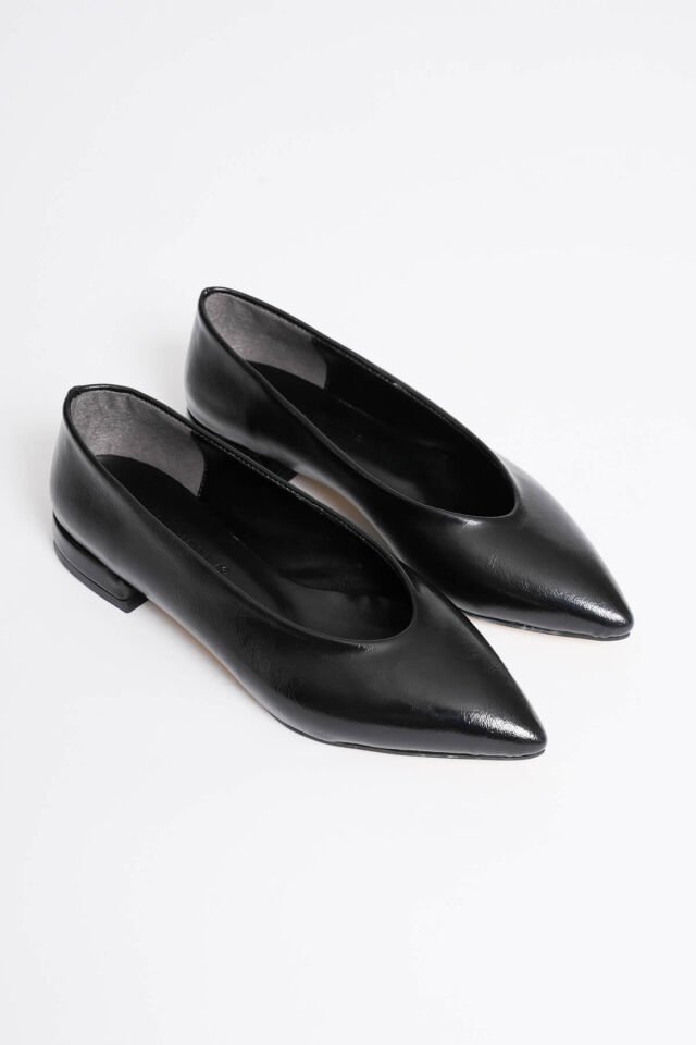 Kadın Siyah Günlük Kısa Topuklu Ayakkabı TR23MS02A