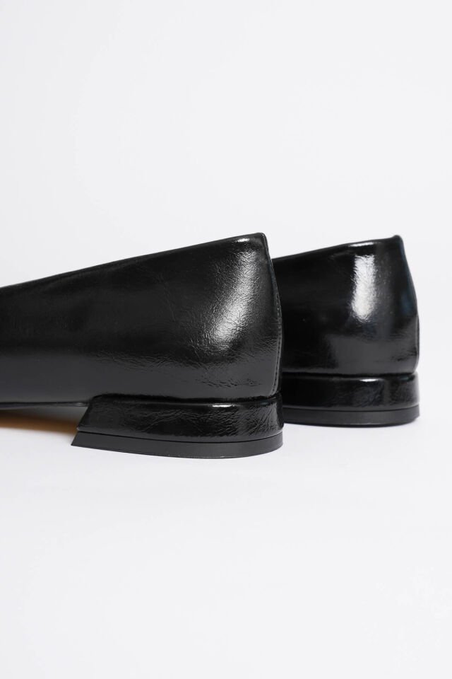 Kadın Siyah Günlük Kısa Topuklu Ayakkabı TR23MS02A