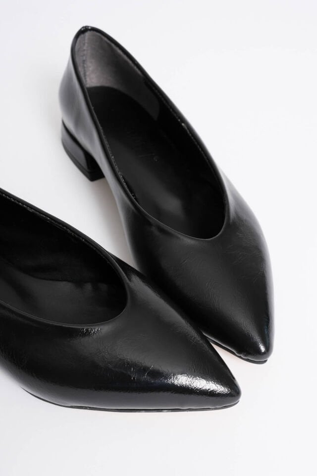 Kadın Siyah Günlük Kısa Topuklu Ayakkabı TR23MS02A