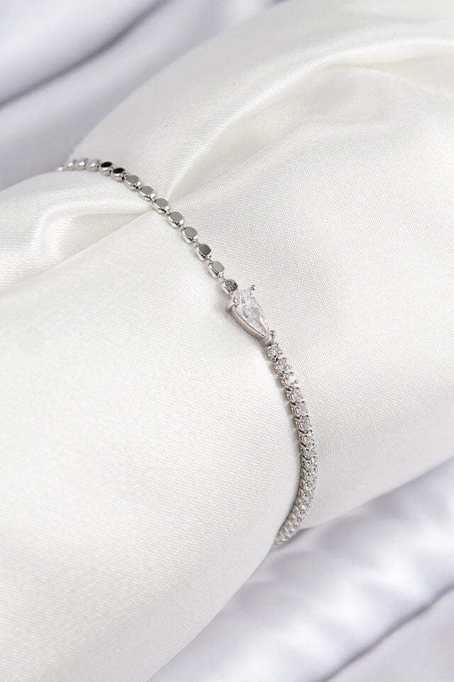 Pirinç Zirkon Taşlı Damla Model Ezme Zincir Gümüş Renk Kadın Bileklik