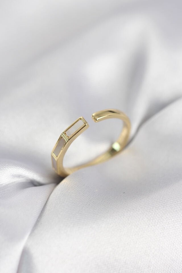 Gold Renk Sedefli Çubuk Model Kadın Yüzük