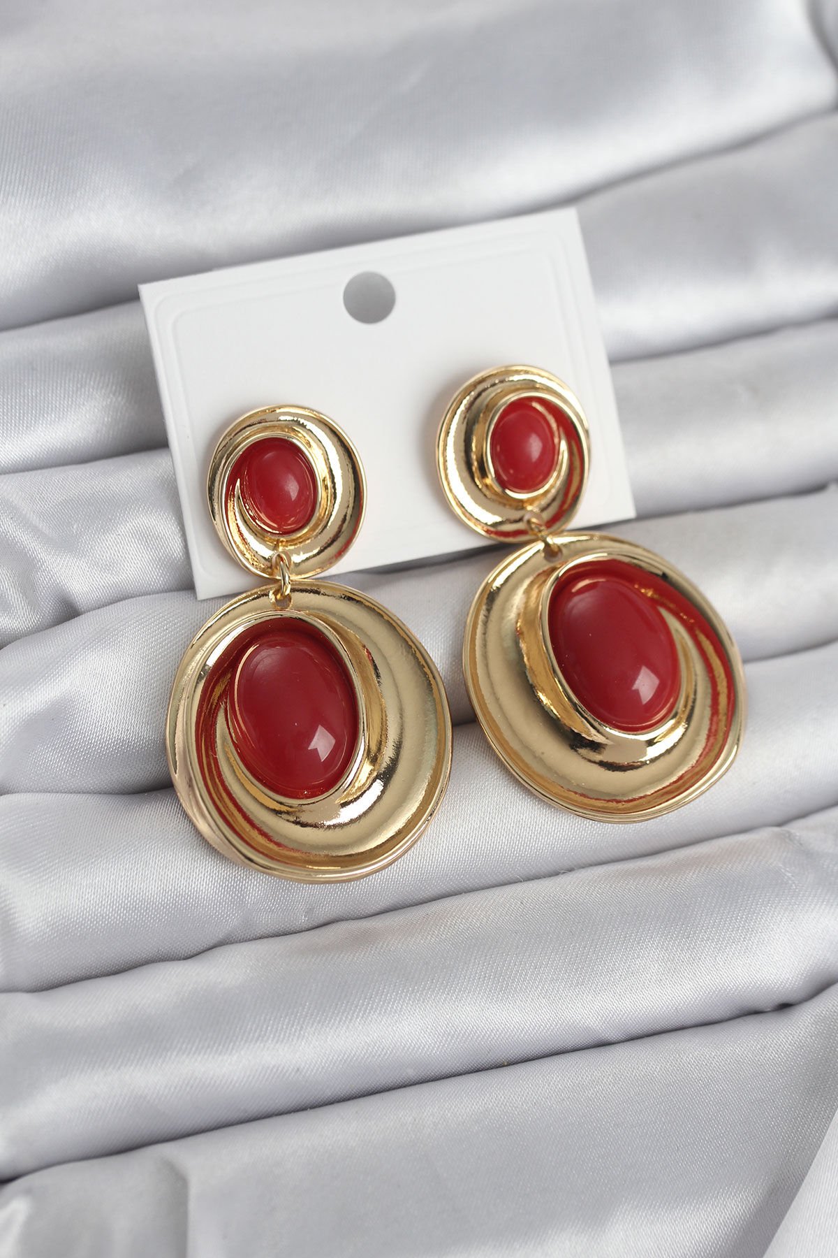 Kırmızı Sallantılı Damla Model Gold Renk Vintage Kadın Küpe