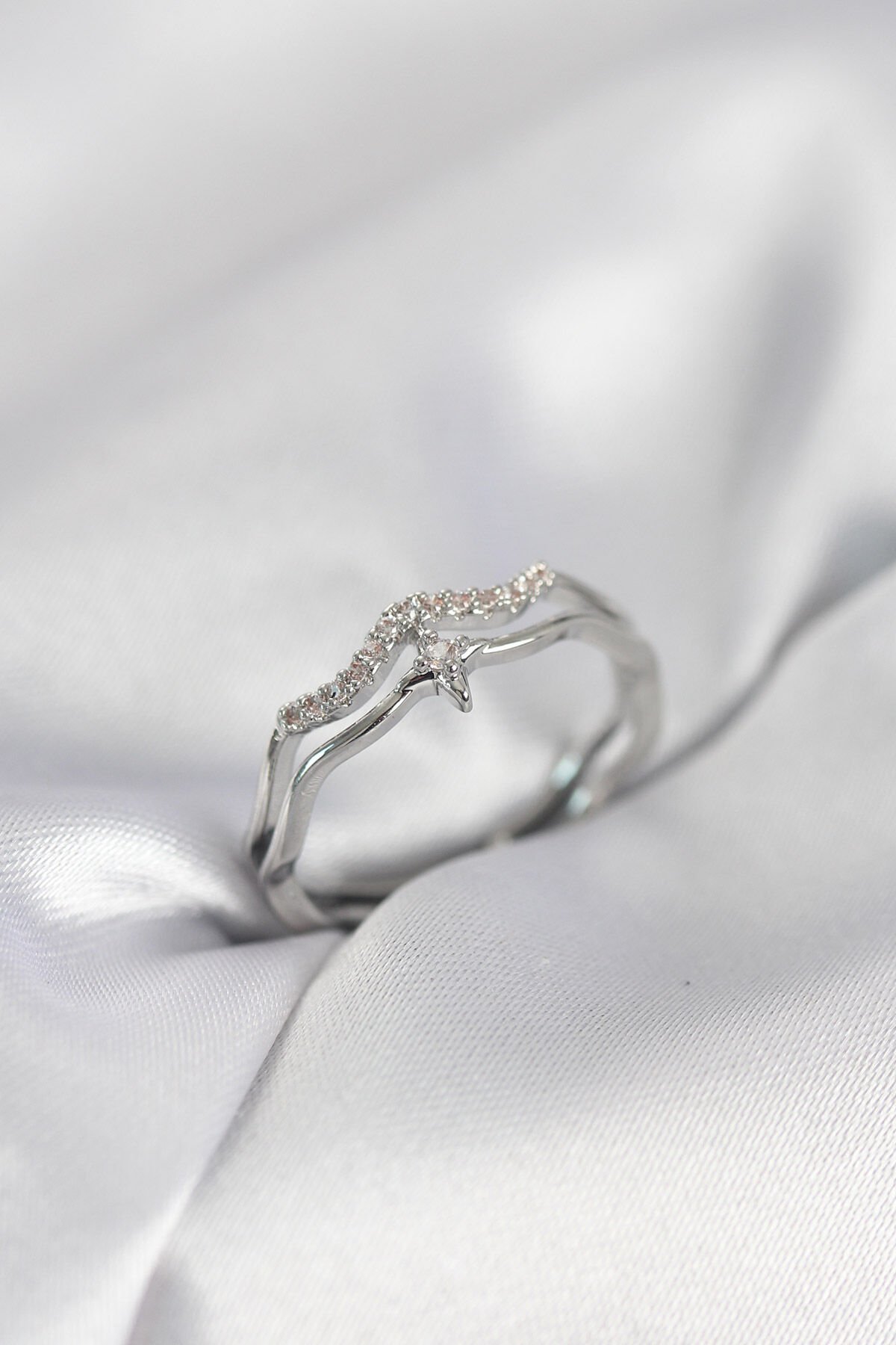 Minimal Yıldız Model Gümüş Renk Zirkon Taşlı Kadın Yüzük