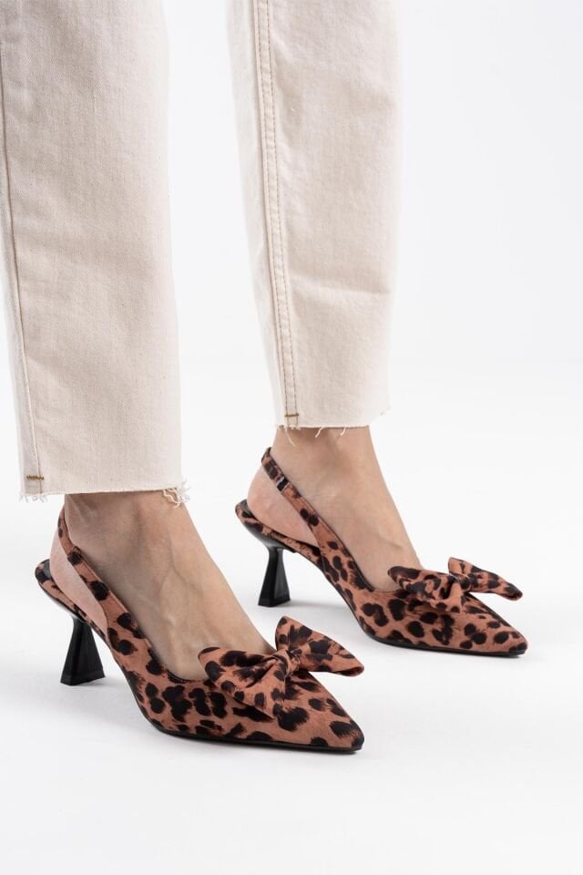 Leopar Fiyonklu Kitten Topuklu Slingback Kadın Ayakkabı TR08MS24D