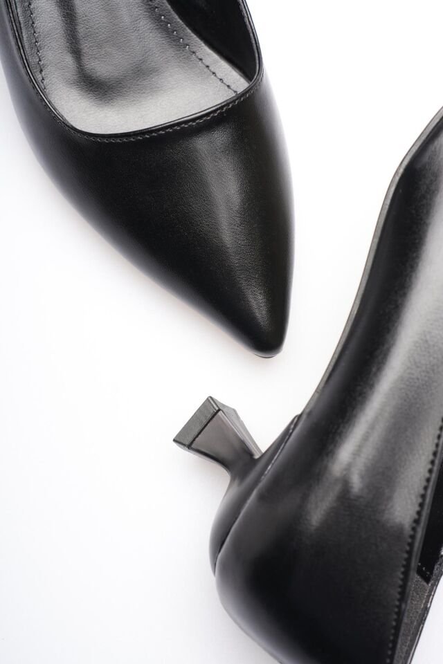 Siyah Kadın Günlük Kısa Topuklu Stiletto Ayakkabı TR20MS03A