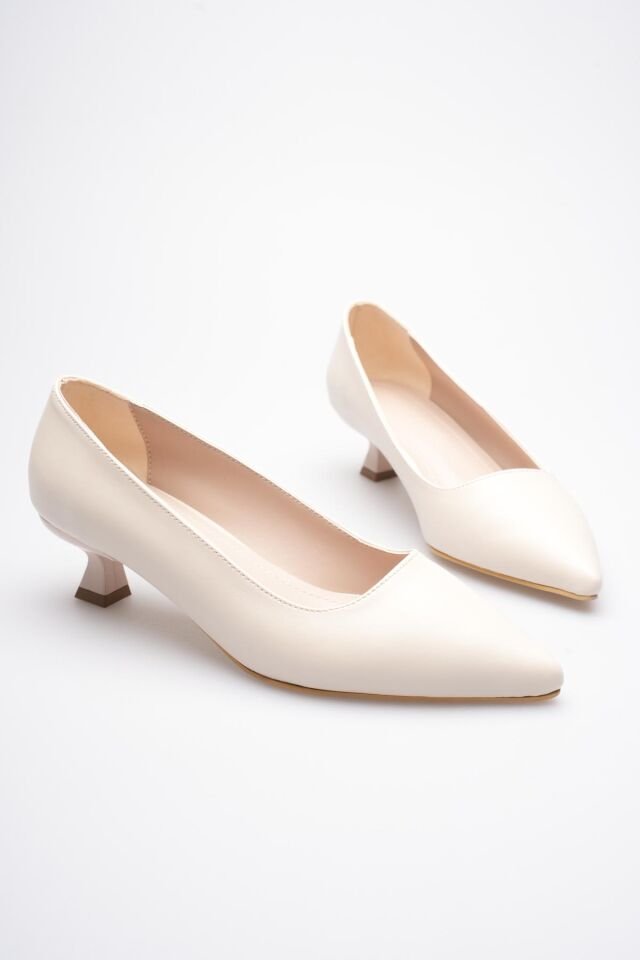 Bej Kadın Günlük Kısa Topuklu Stiletto Ayakkabı TR20MS03B