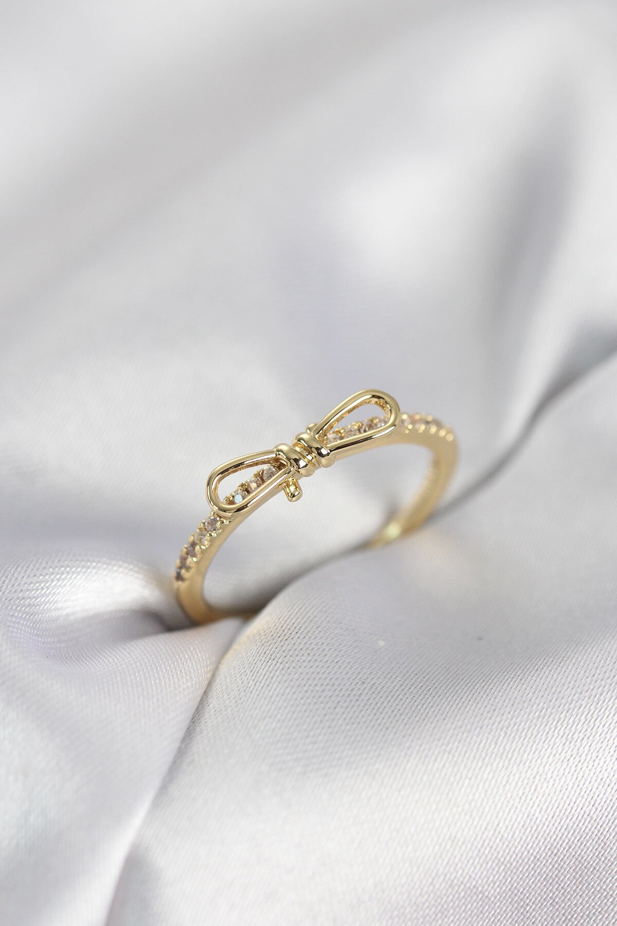 Fiyonk Model Zirkon Taşlı Gold Renk Kadın Yüzük