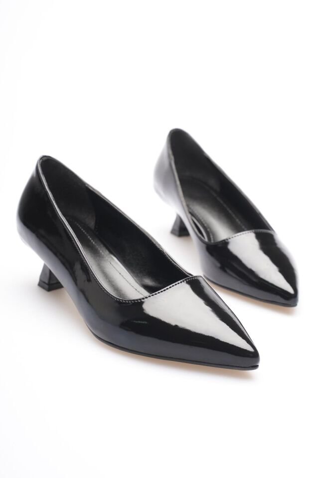 Kadın Siyah Rugan Kısa Topuklu Stiletto Ayakkabı TR20MS03E