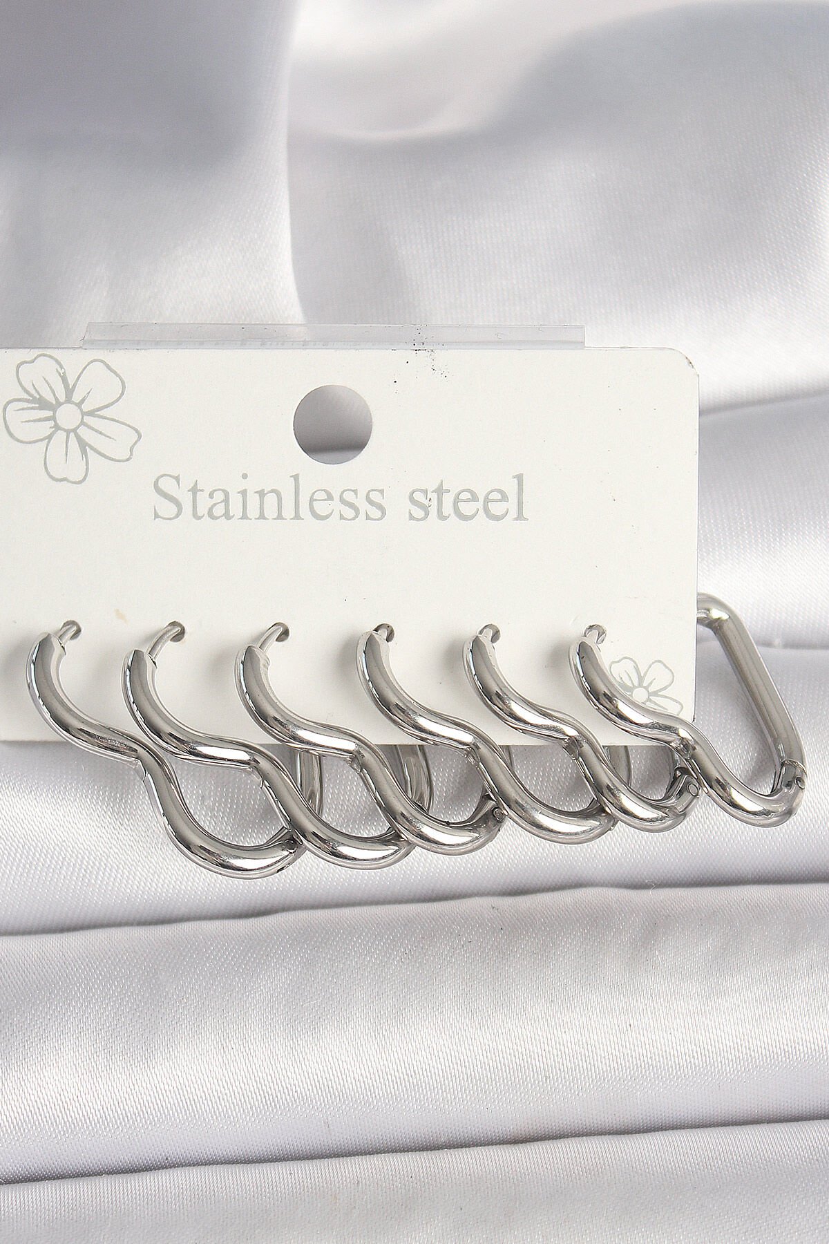 316L Çelik Gümüş Renk Kalp Model Kadın Küpe Seti