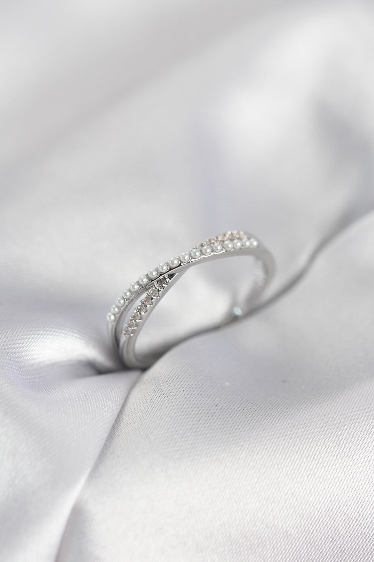 İncili ve Zirkon Taşlı Gümüş Renk Kadın Yüzük