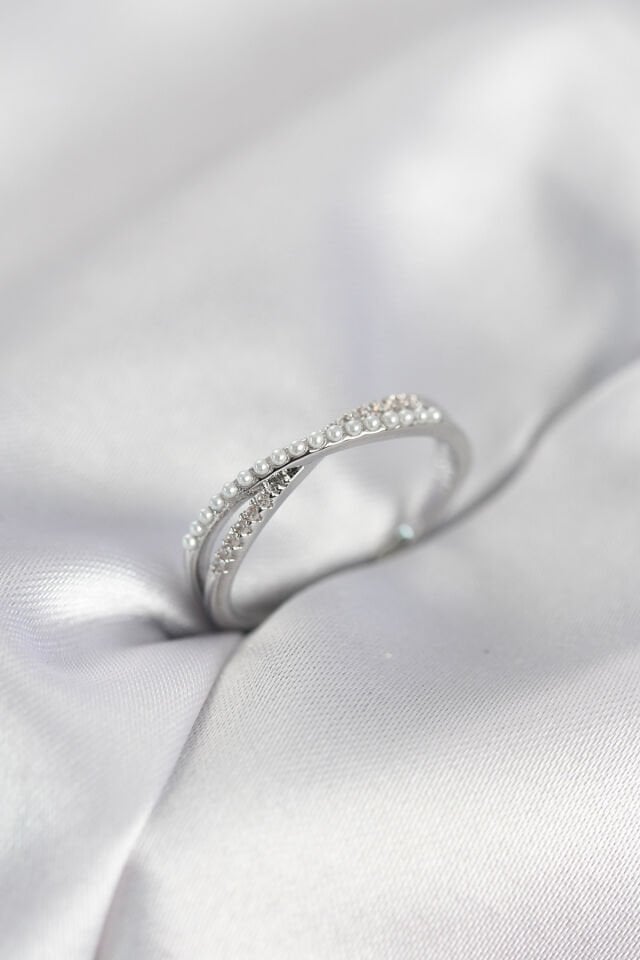 İncili ve Zirkon Taşlı Gümüş Renk Kadın Yüzük